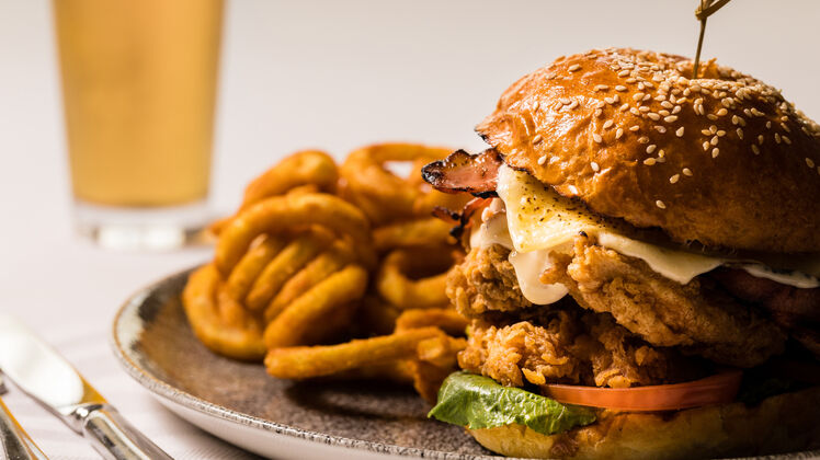 Children can enjoy great meals when staying at this kid -friendly hotel near Christchurch.