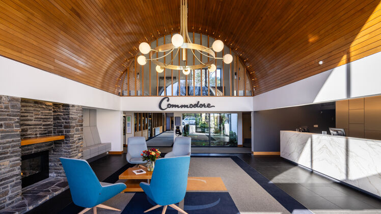 Commodore foyer